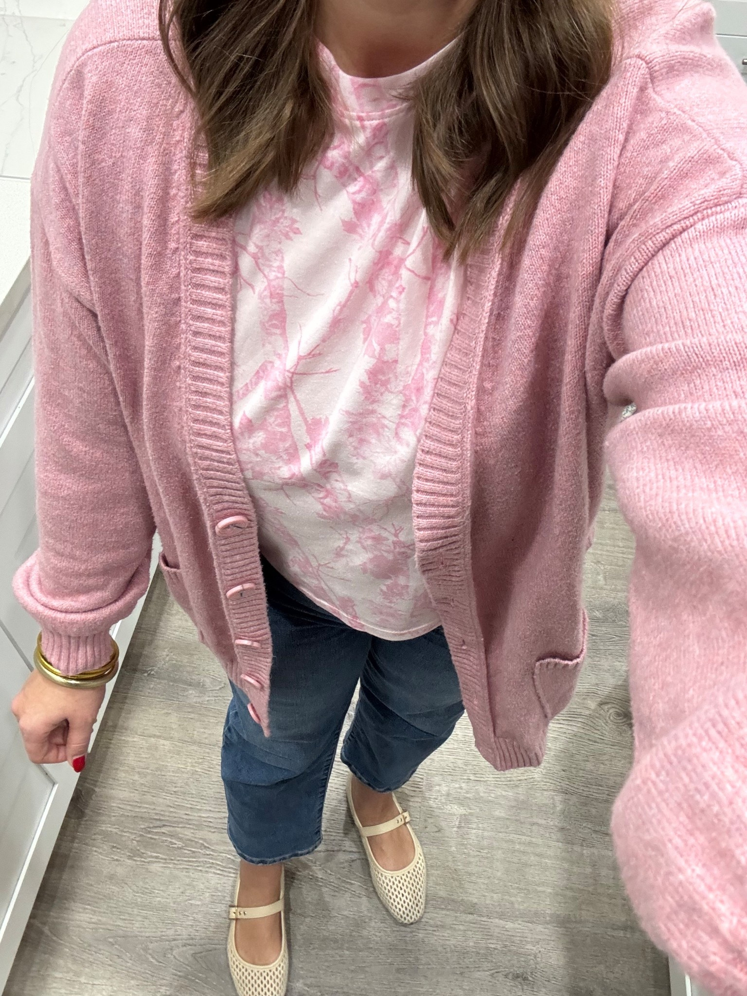 Casual work outfit- loving the pink! 💓🌸

TTS- medium in cardigan, large in tee, size 10 in jeans 

#LTKmomlife #LTKootd #LTKdayinmylife