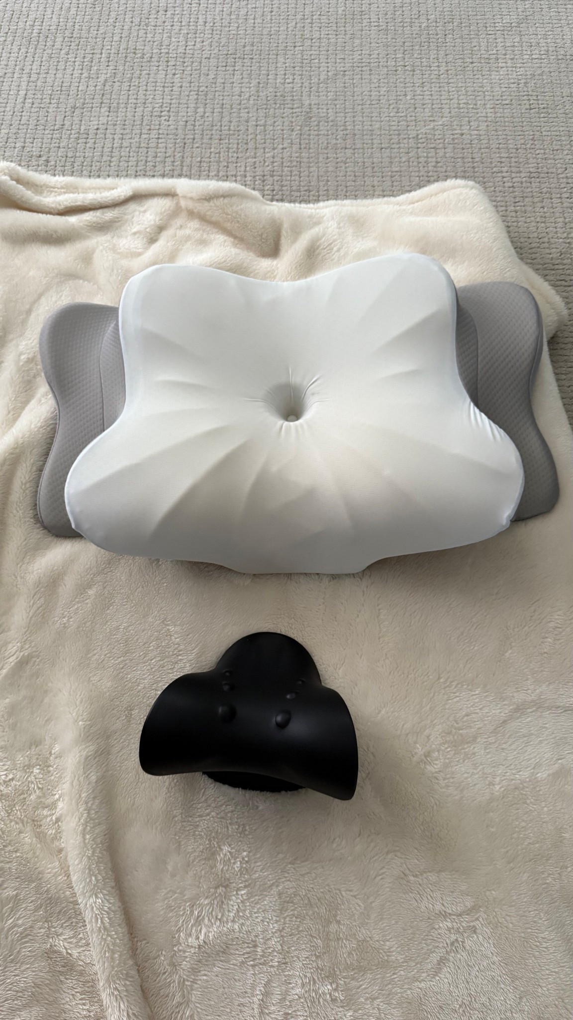 Therapeutic Pillow and Neck Stretcher 