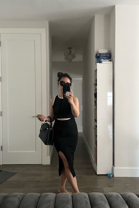 I’m obsessed with this dress and the cut out. Feels expensive. Amazon find. Amazon fashion. Black dress.

#LTKunder100 #LTKitbag #LTKunder50