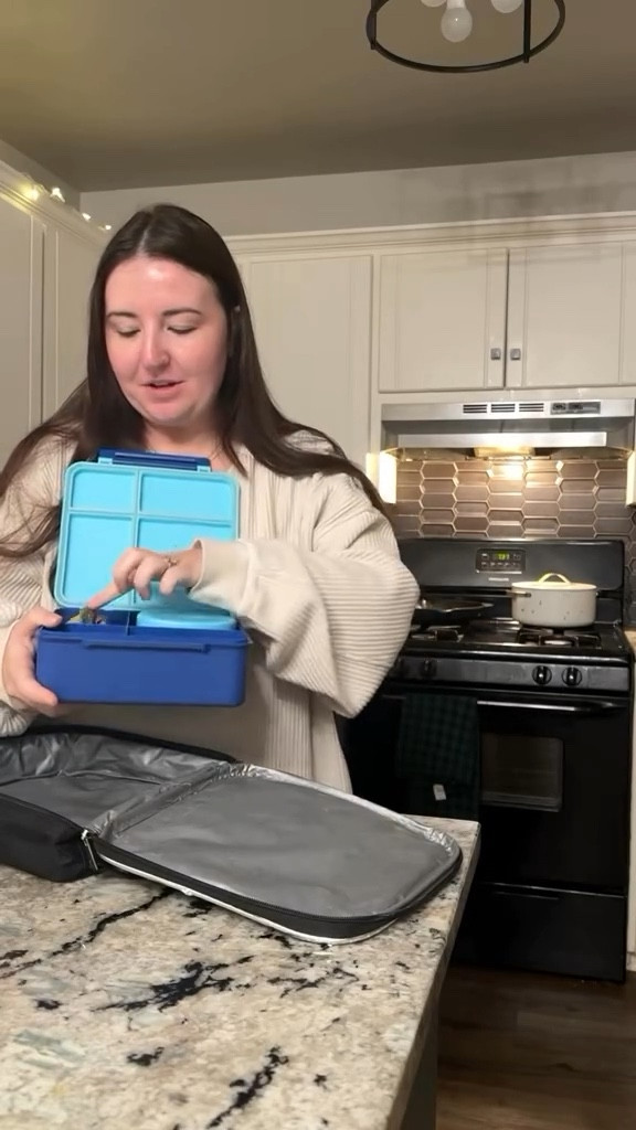 Day 8! #morningroutine #vlogmas #momvlogs

#LTKdayinmylife #LTKvlog #LTKmorningroutine