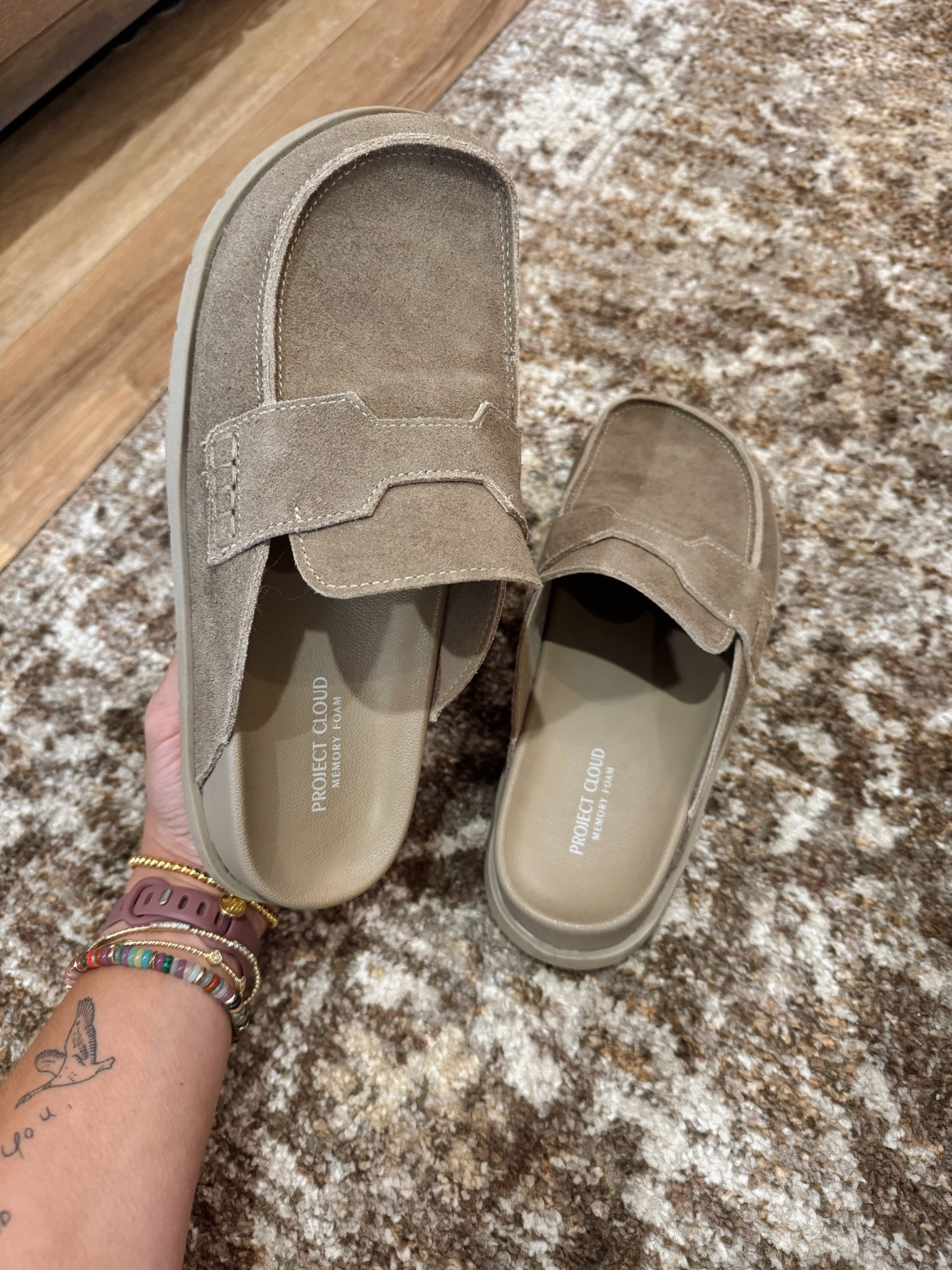 I know these aren’t for everyone but they’re comfy house shoes 🙈 & fall vibes! I went tts!

Project cloud / loafers / amazon fashion / fall style / comfy / casual / Holley Gabrielle 

#LTKStyleTip #LTKShoeCrush #LTKSeasonal