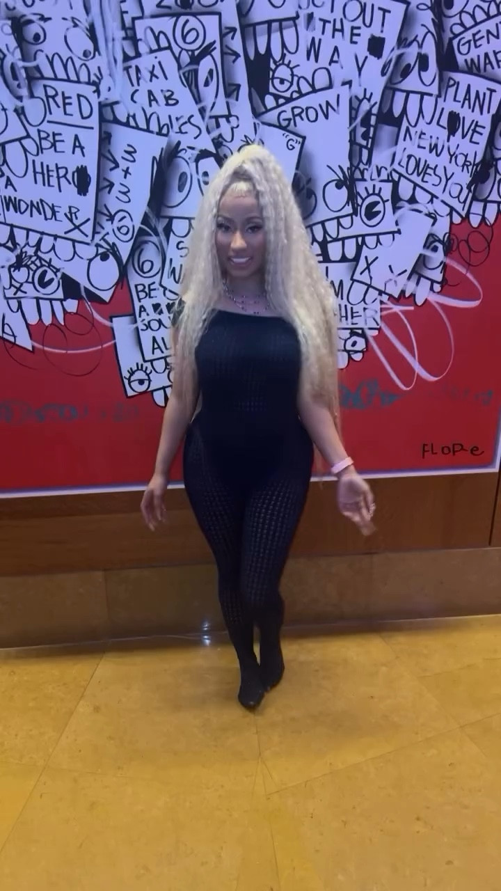 Nicki in Alaia 