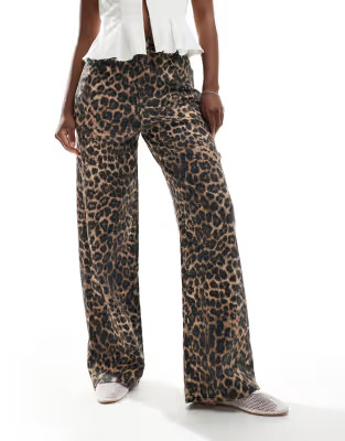 JJXX Toyko wide fit jeans in leopard print | ASOS (Global)