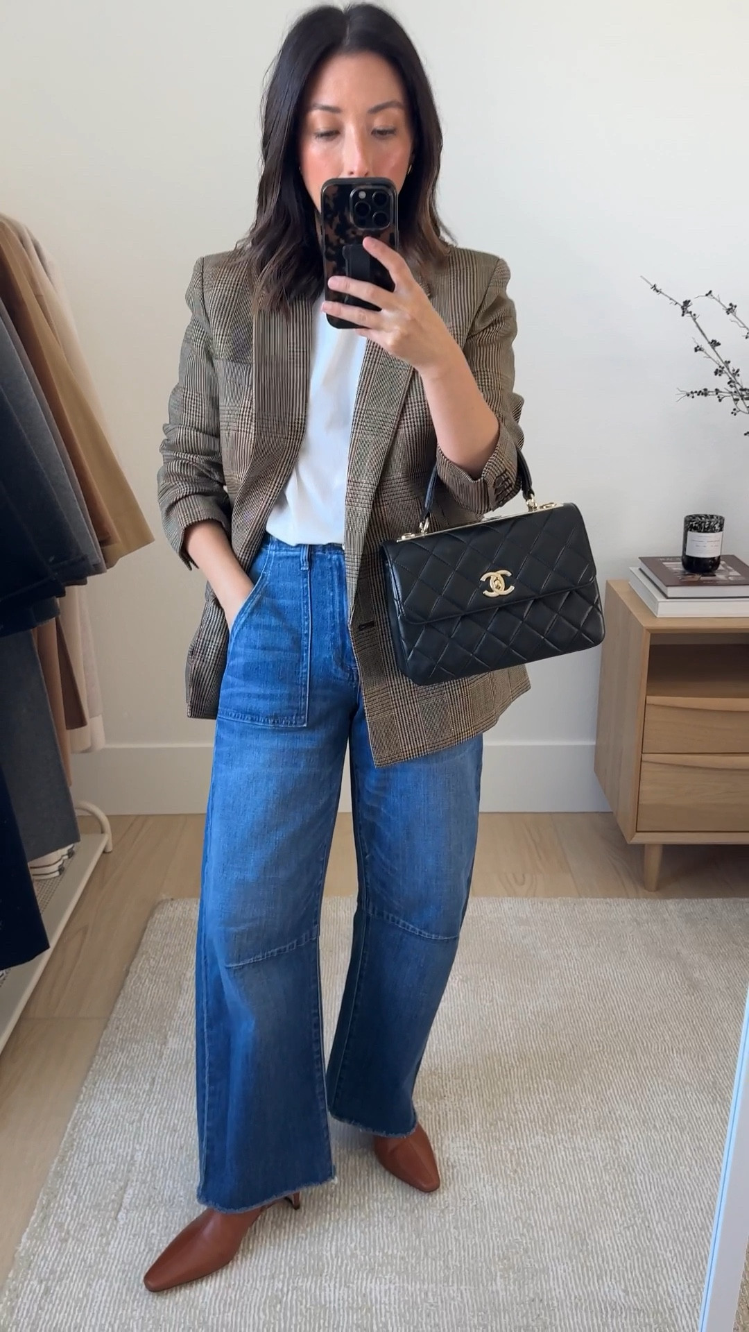 Le Jean Barrel jeans - Petite-friendly and so comfortable and elevated. Elongating and the wash is stunning. A true high rise.

J.Crew Blazer petite 4
Madewell tee xs
Le Jean barrel jeans 25
Staud boots 35
Chanel Trendy cc small
YSL sunglasses
Quince earrings
Dorsey James necklace 15"

#LTKPetite #LTKSeasonal #LTKStyleTip