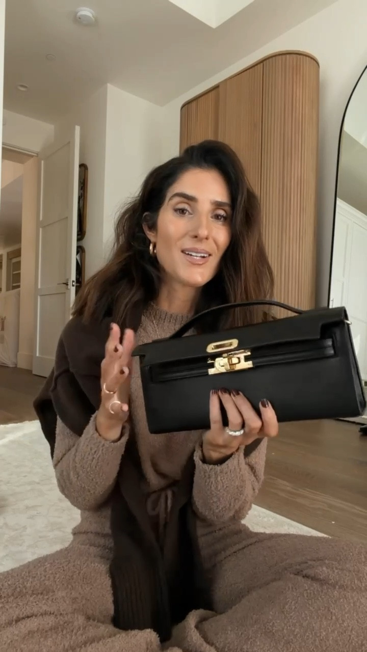 This bag just arrived and I’m loving it! Would make such a great gift but it’s also perfect for this time of year for you to enjoy for holiday parties. I’m just shy of 5-7” wearing the size small set #stylinbyaylin #aylin #bag #amazon #giftidea 

#LTKHoliday #LTKBeauty #LTKGiftGuide