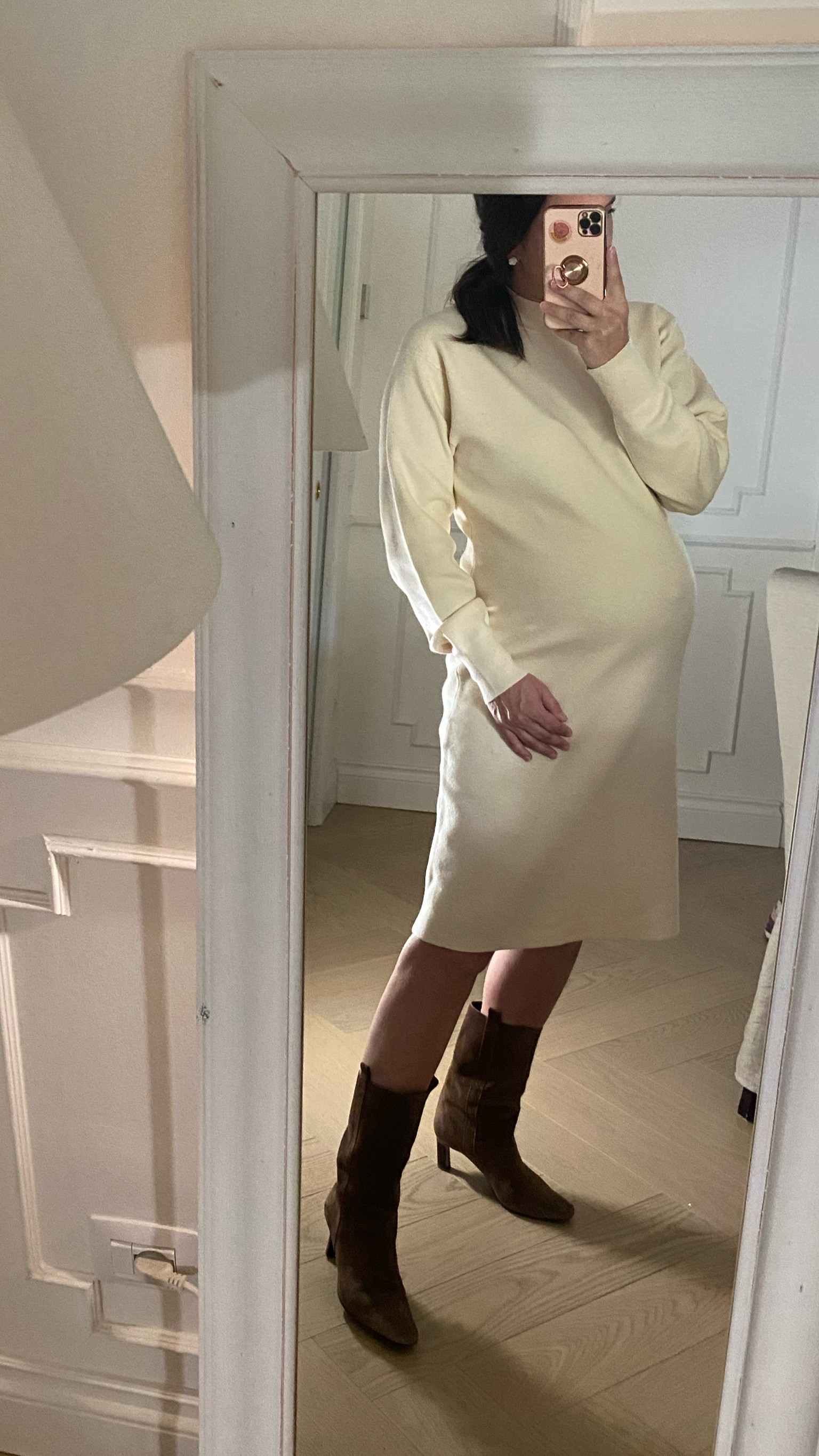 The UNIQLO non maternity dress that fits also the bump and I can use it now and later. Totally in love with the shape and and the softness of the fabric. Perfect for early autumn outfits. 

#LTKeurope #LTKbump #LTKSeasonal