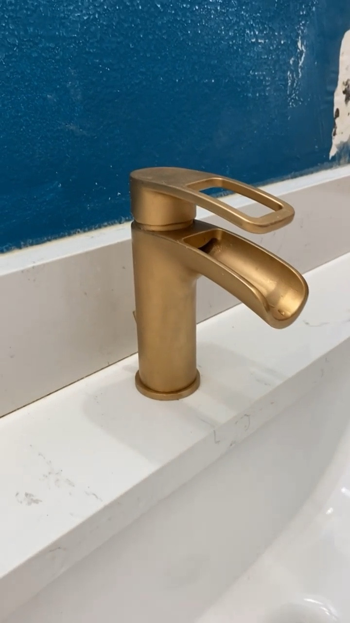 Want to change the color of your hardware? DIY it with spray paint! 

#LTKhome