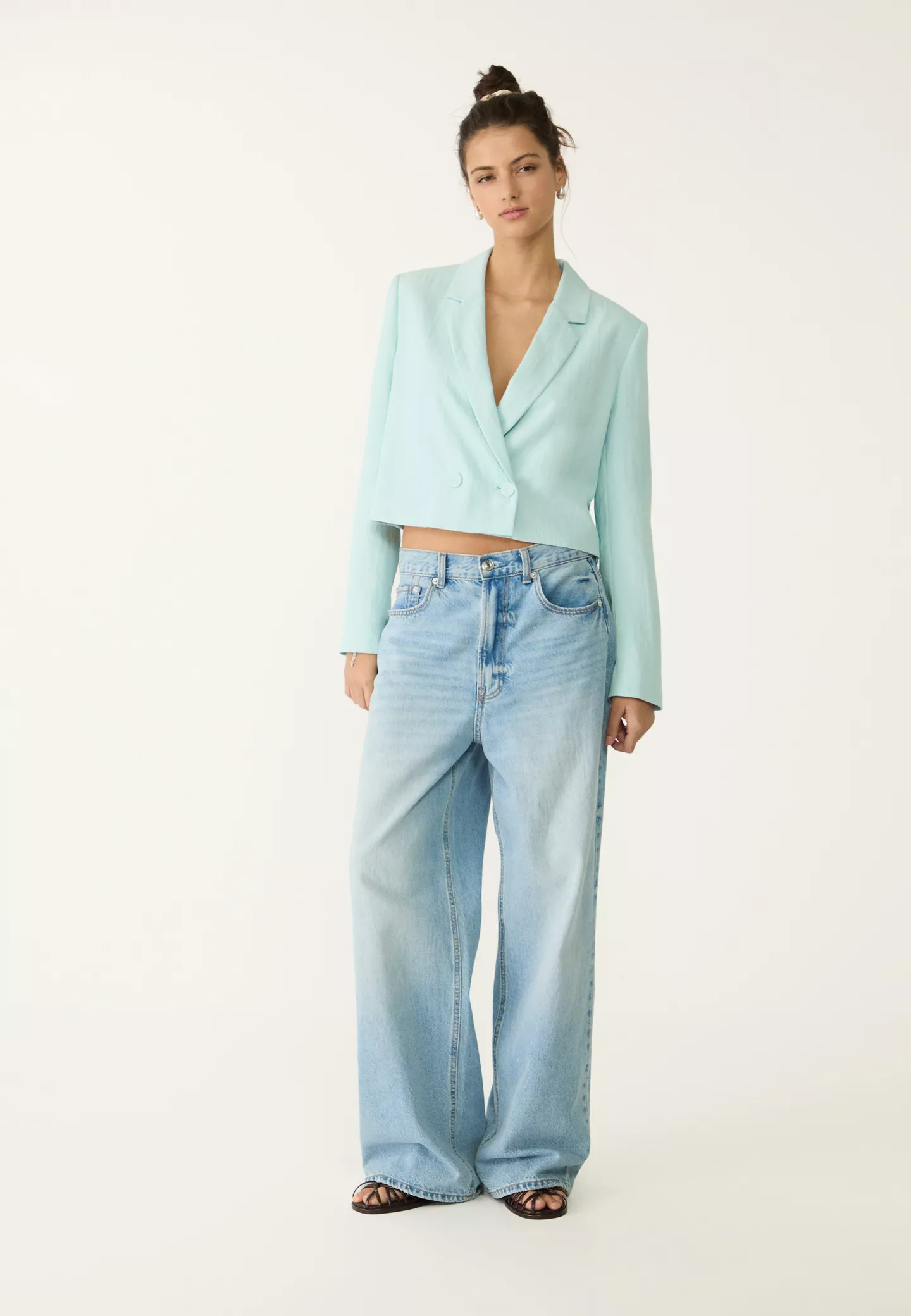 Cropped-Blazer mit Schleifen auf dem Rücken | Stradivarius DE