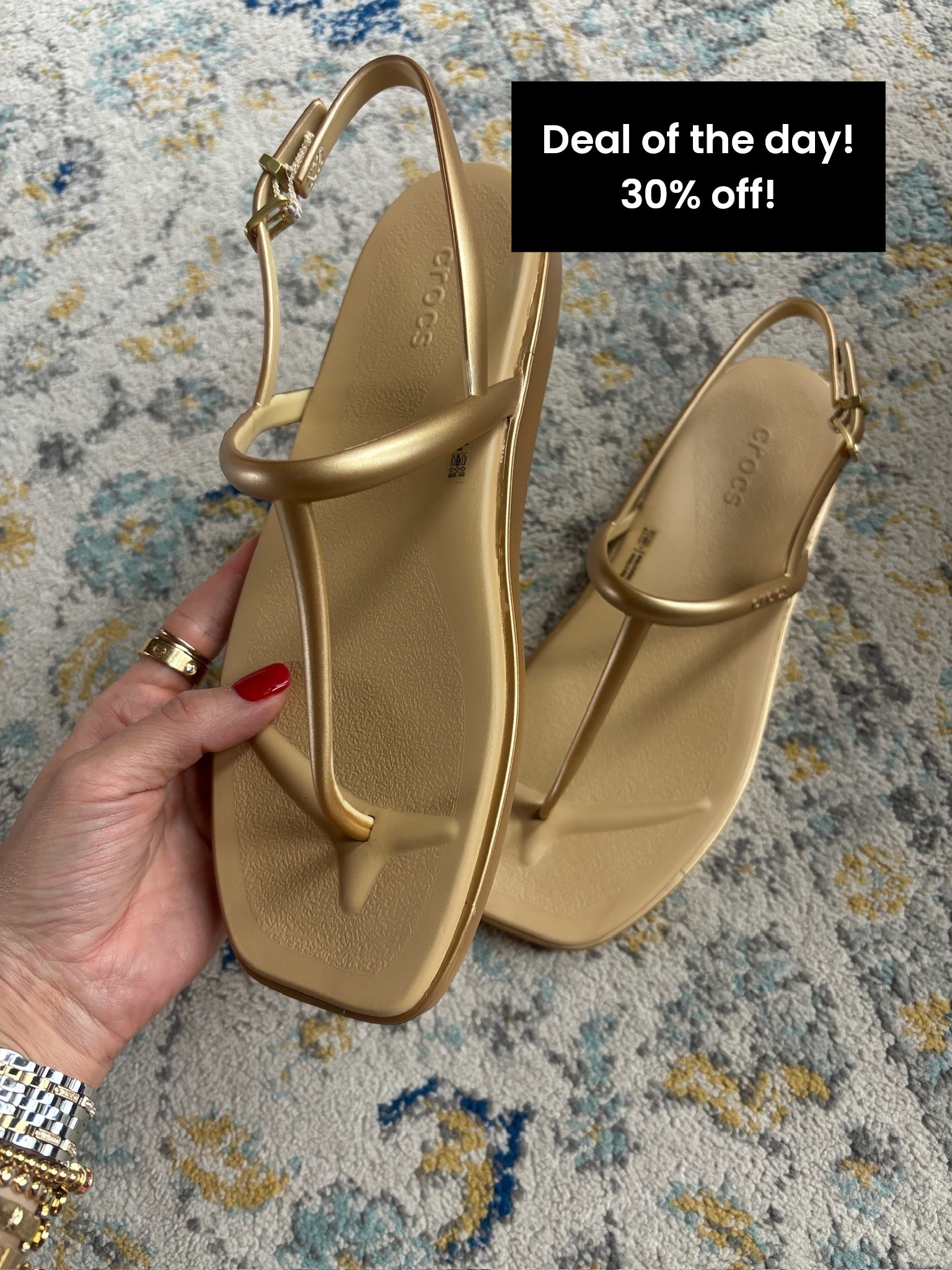 These croc sandals are insanely comfortable and the metallic makes it feel elevated! These are a recent favorite for sure!! ⭐️