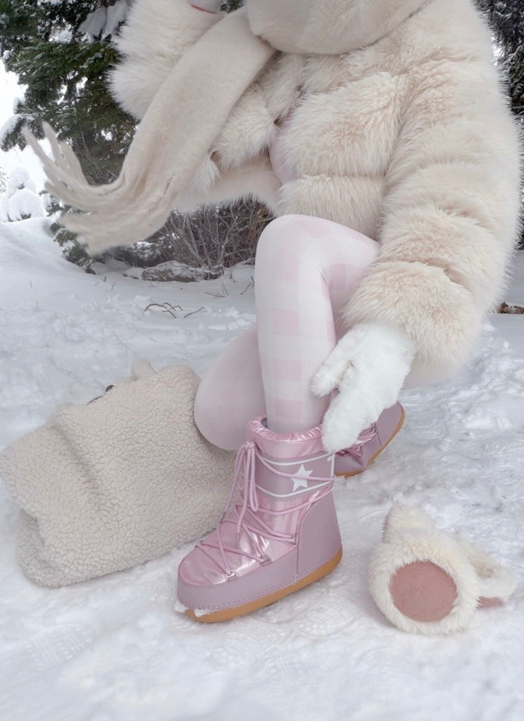 happiest in the snow 🐰❄️🤍 being able to dilly dally in the snowfall has been so much fun! love living the pink snowbunny life 🎀⛸️✨


#LTKActive #LTKSeasonal