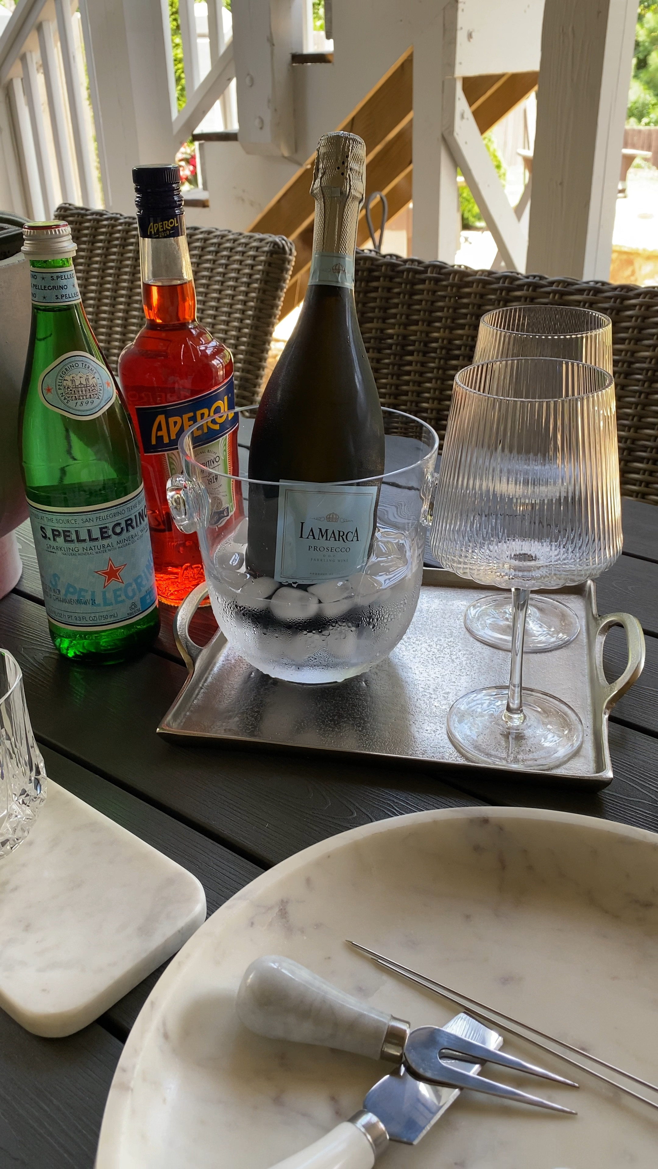 Easy hosting pieces to to elevate your outdoor get-togethers.