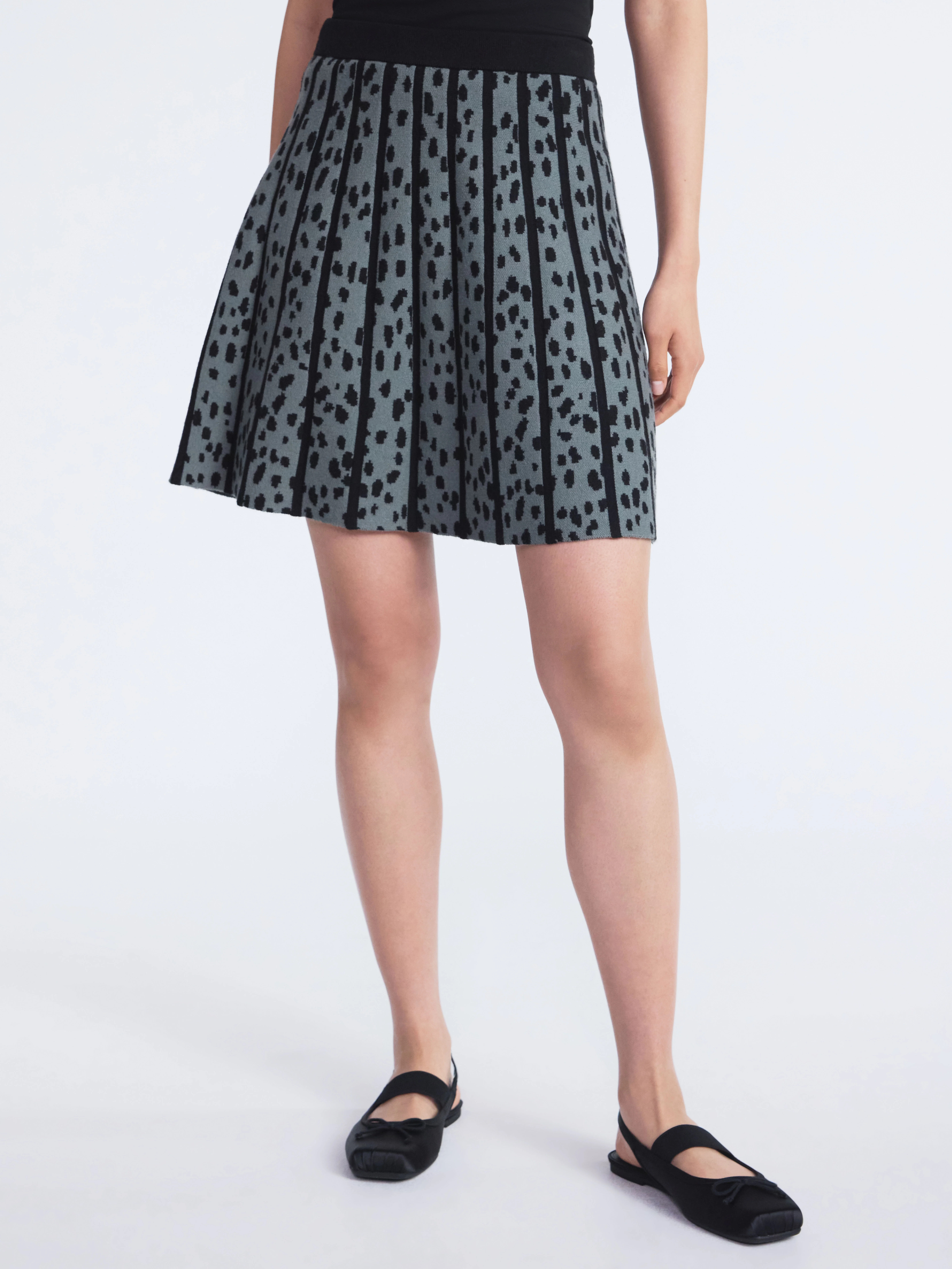 Scoop Women's and Women’s Plus Pleated Sweater Knit Mini Skirt, Sizes XS-4X | Walmart (US)