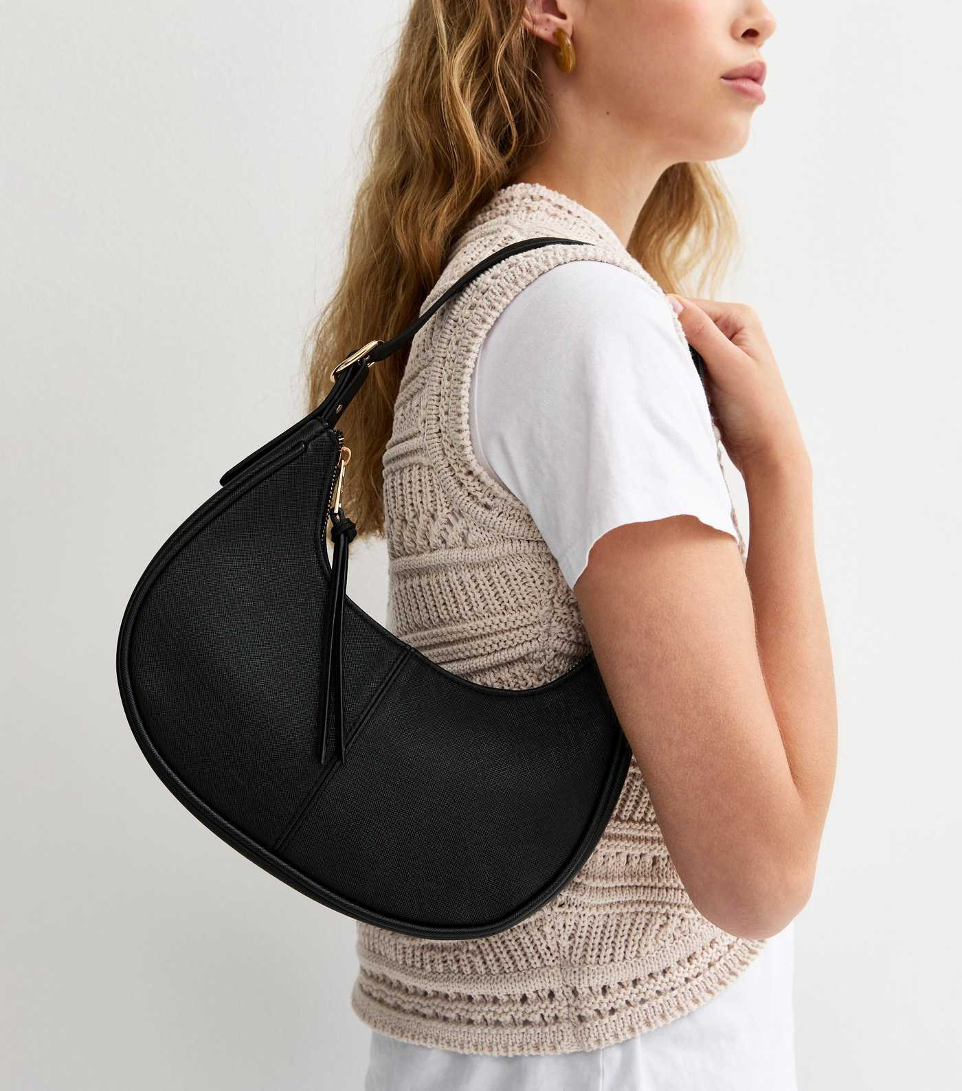 Black Grained Faux Leather Oval Buckle Shoulder Bag | New Look | New Look (UK)