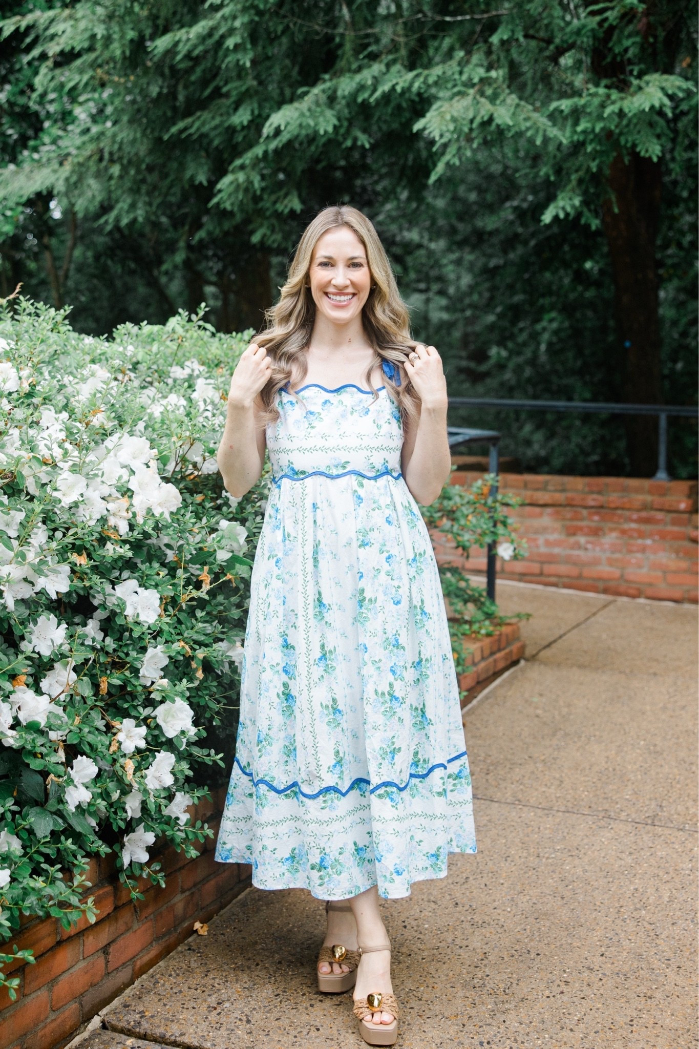 Hands down the perfect blue floral dress that is both feminine and timeless. Size small.

#LTKOver40 #LTKSeasonal #LTKPetite
