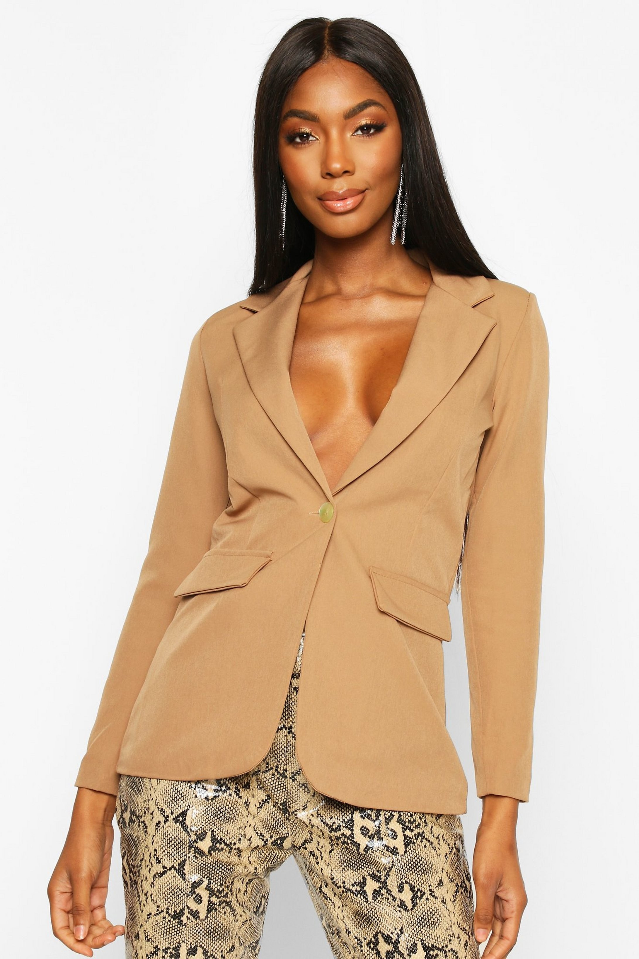 Einreihiger, eng anliegender Blazer | Boohoo.com (DE)