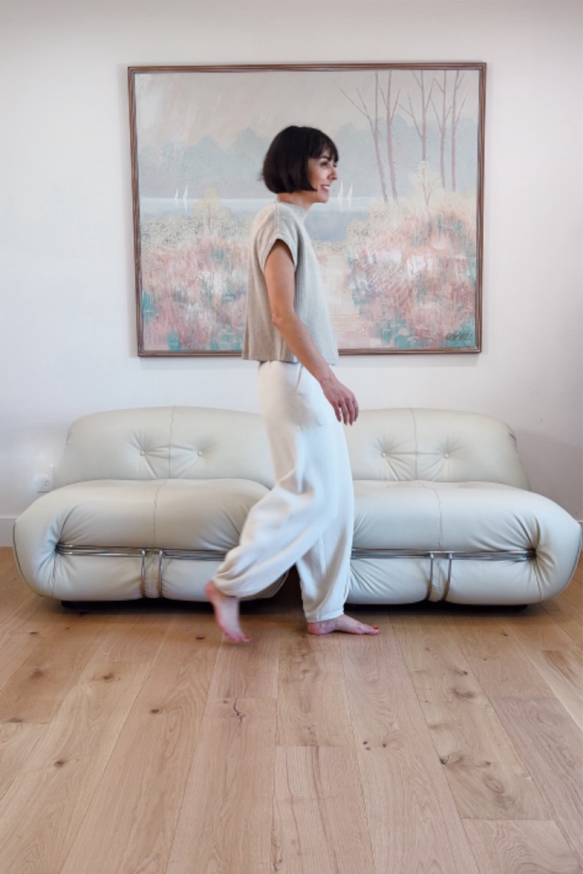 I recently refreshed my styling office when I found these sofas from @eternitymodern. I chose the bone 100% European cowhide leather from Italy in bone. 

#obsessed #ad #eternitymodern