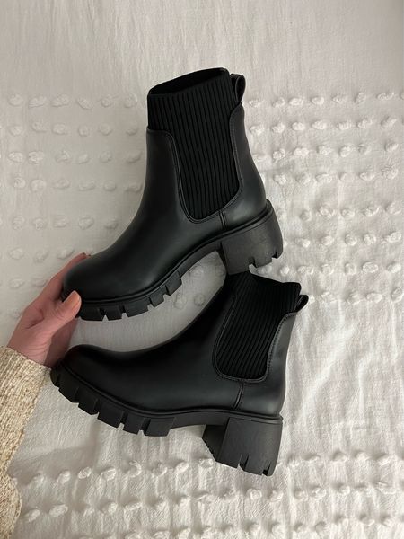 Chelsea boots - fit tts wearing size 6.5
.
Also linking dupe.
.
.
Steve Madden, Nordstrom, winter, fall, boots, women’s boots, women’s shoes, wiw, reels, instagram reel 

#LTKshoecrush