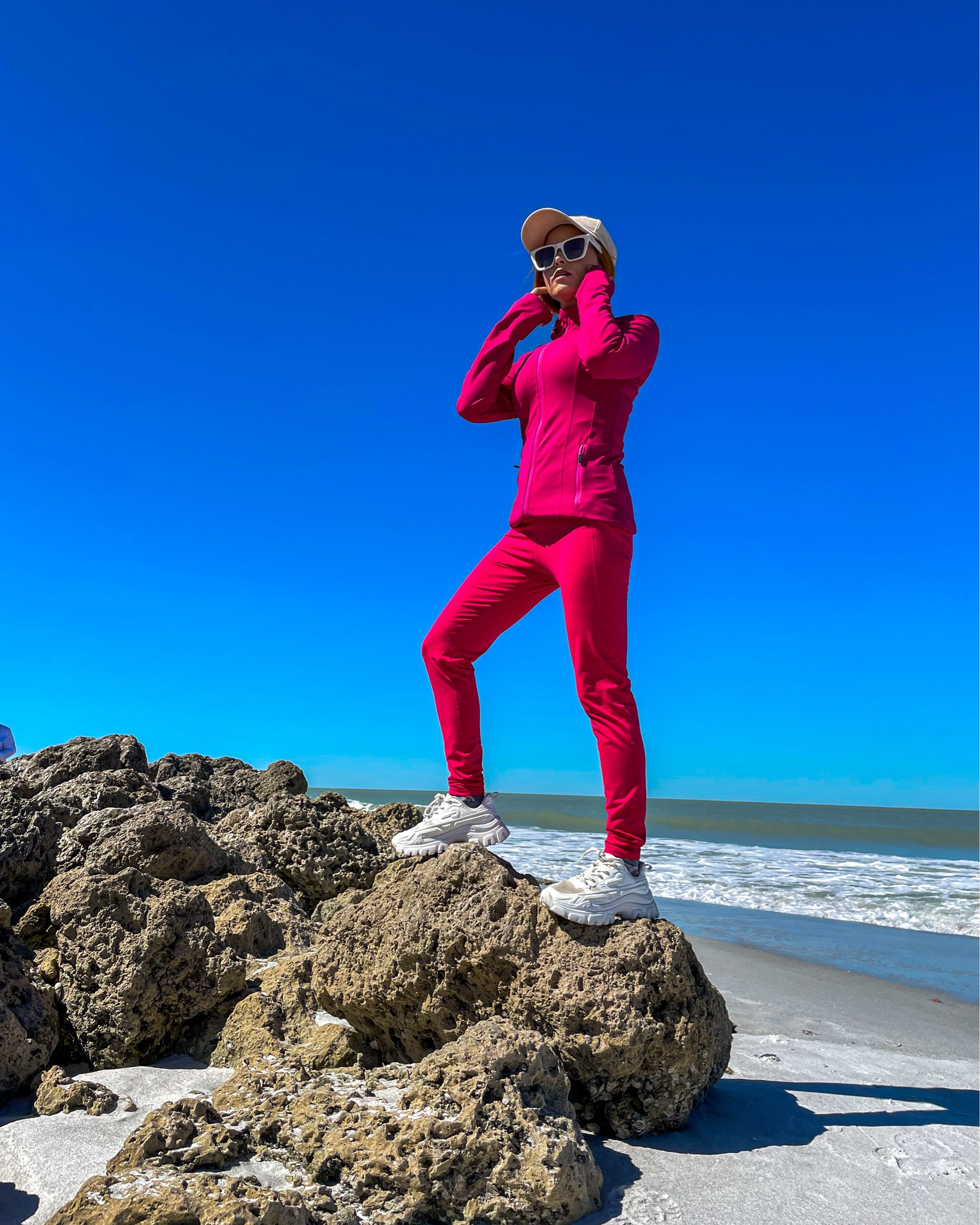 Wore this set comfy work out outfit to kayak and walk on the beach during spring time in Florida when it gets a little chilly. So the fleece lining was absolutely perfect and kept me warm.