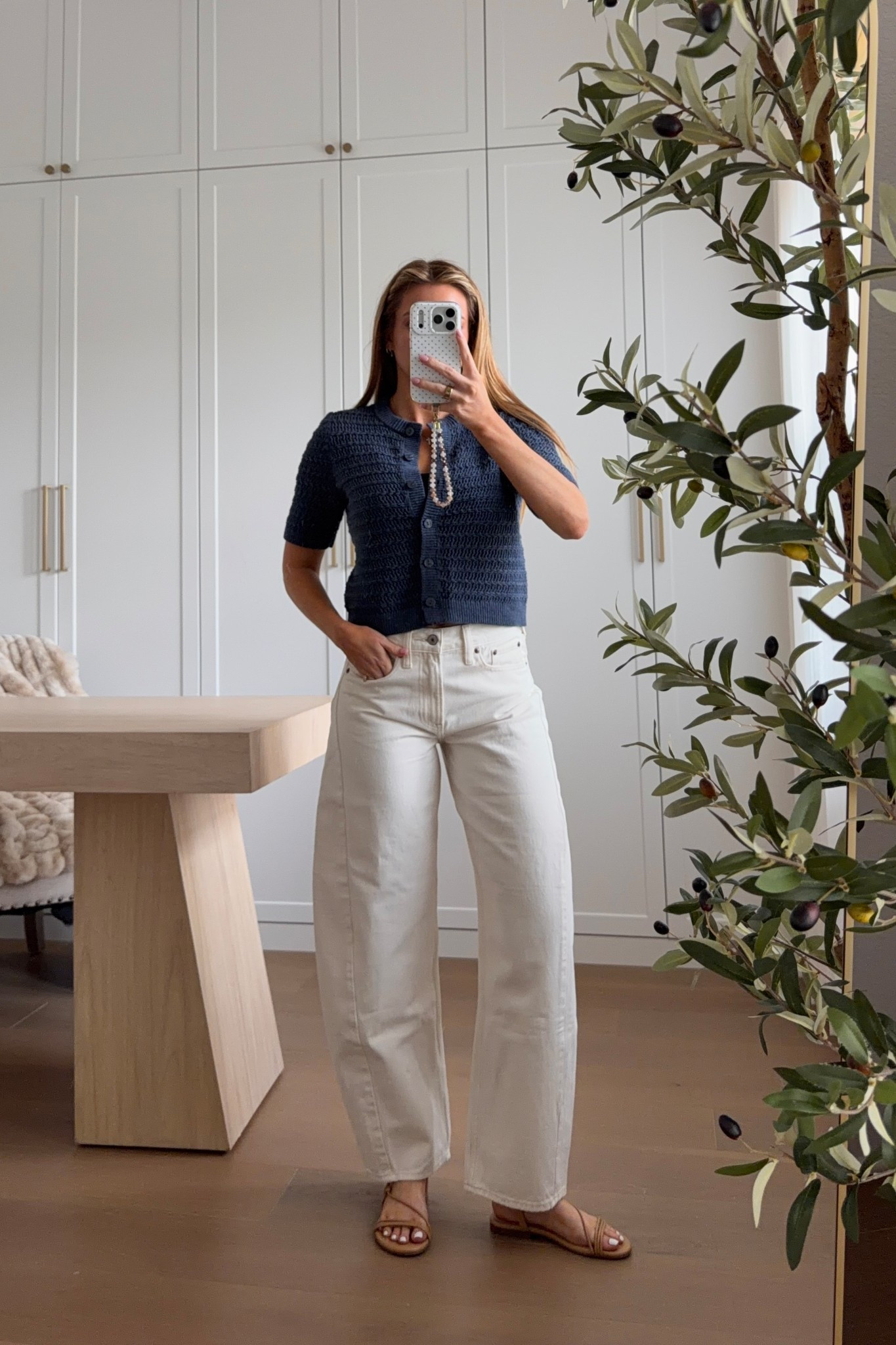 obsessed with these jeans. top: xs // jeans: 24 regular 