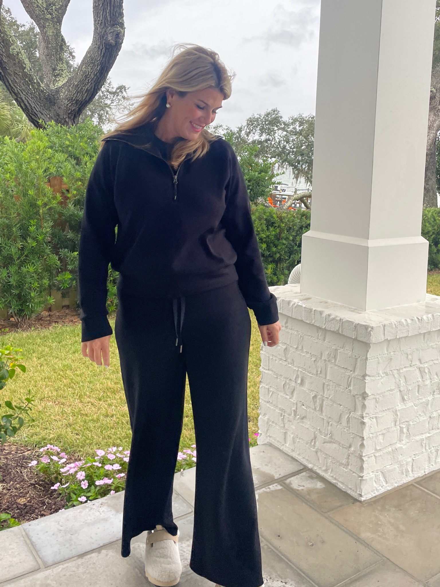 The most incredible and soft loungewear that comes in several colors!!!  This would make an amazing gift this holiday season!! 

#LTKtravel #LTKGiftGuide #LTKover40