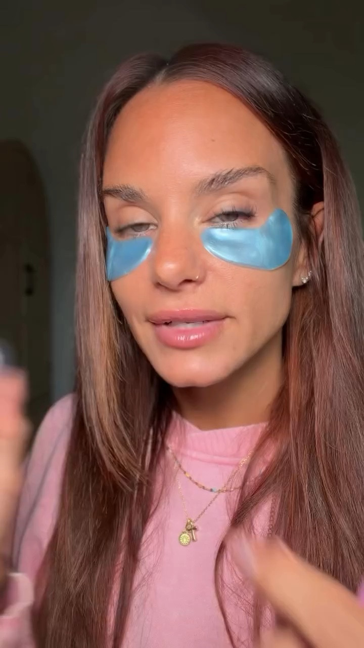 The COVERGIRL Eye Enhancer Wrap Tubing Mascara holds, lifts, and stays put way longer than you’d expect. No smudging, no flaking, even after a full day. @covergirl 

It’s giving all-day lashes that don’t quit.

Comment “MASCARA” and I’ll DM you the shop link. 💌

#taylorbecker #taybeckerbeauty #charlestonsc #tubingmascara #longwearmakeup