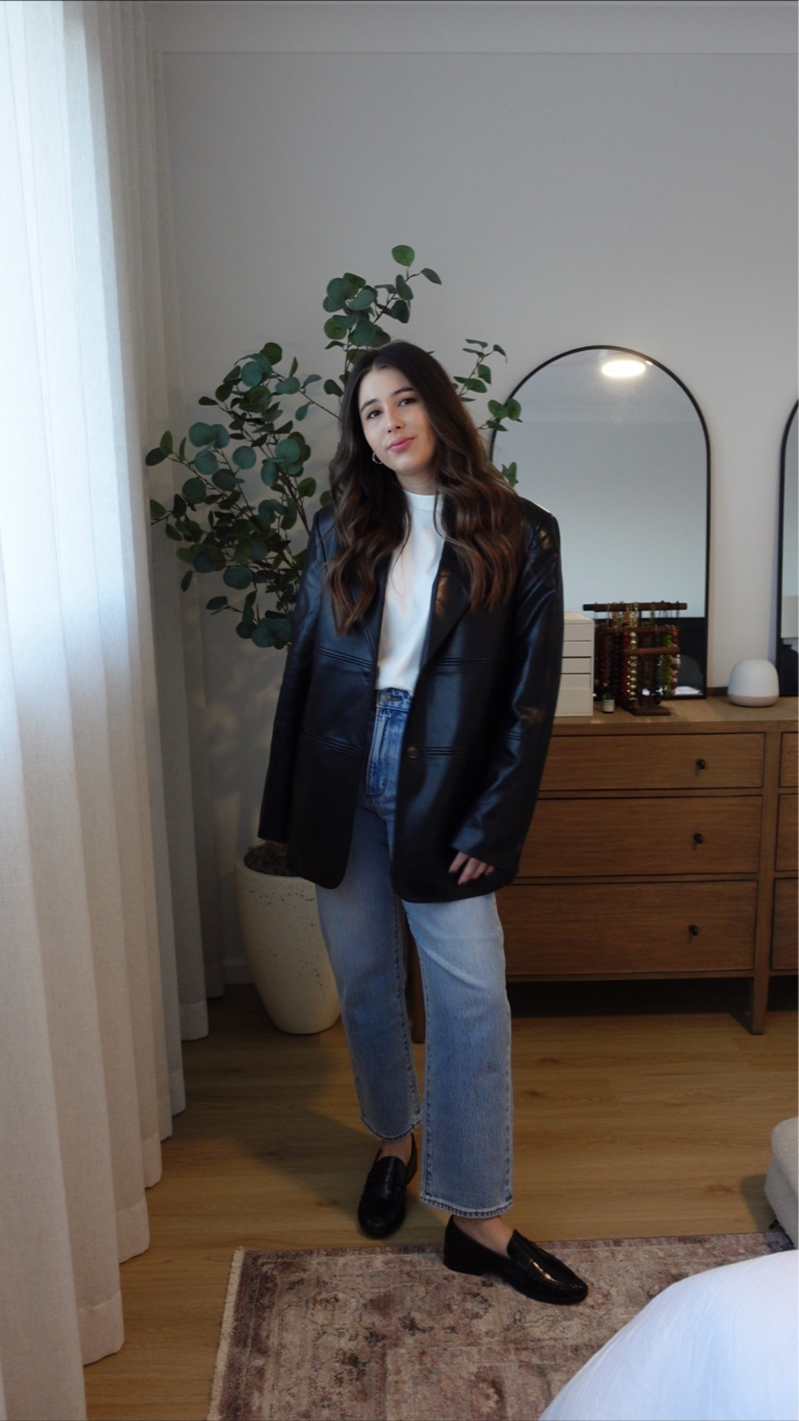 (Faux) leather and loafers 🖤

I’m wearing a size 8 in the blazer, size 8 in the top and 10/28 in the jeans xx

#LTKaustralia