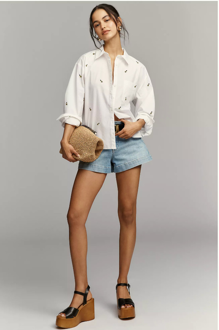 If your outfits feel plain, a fitted button-down shirt can instantly make your look more polished and put together with minimal effort.

#OutfitUpgrade #MinimalFashion #FashionFinds #ChicOutfits #WorkStyle #EverydayWear 

 #LTKstorytime #LTKfoodie