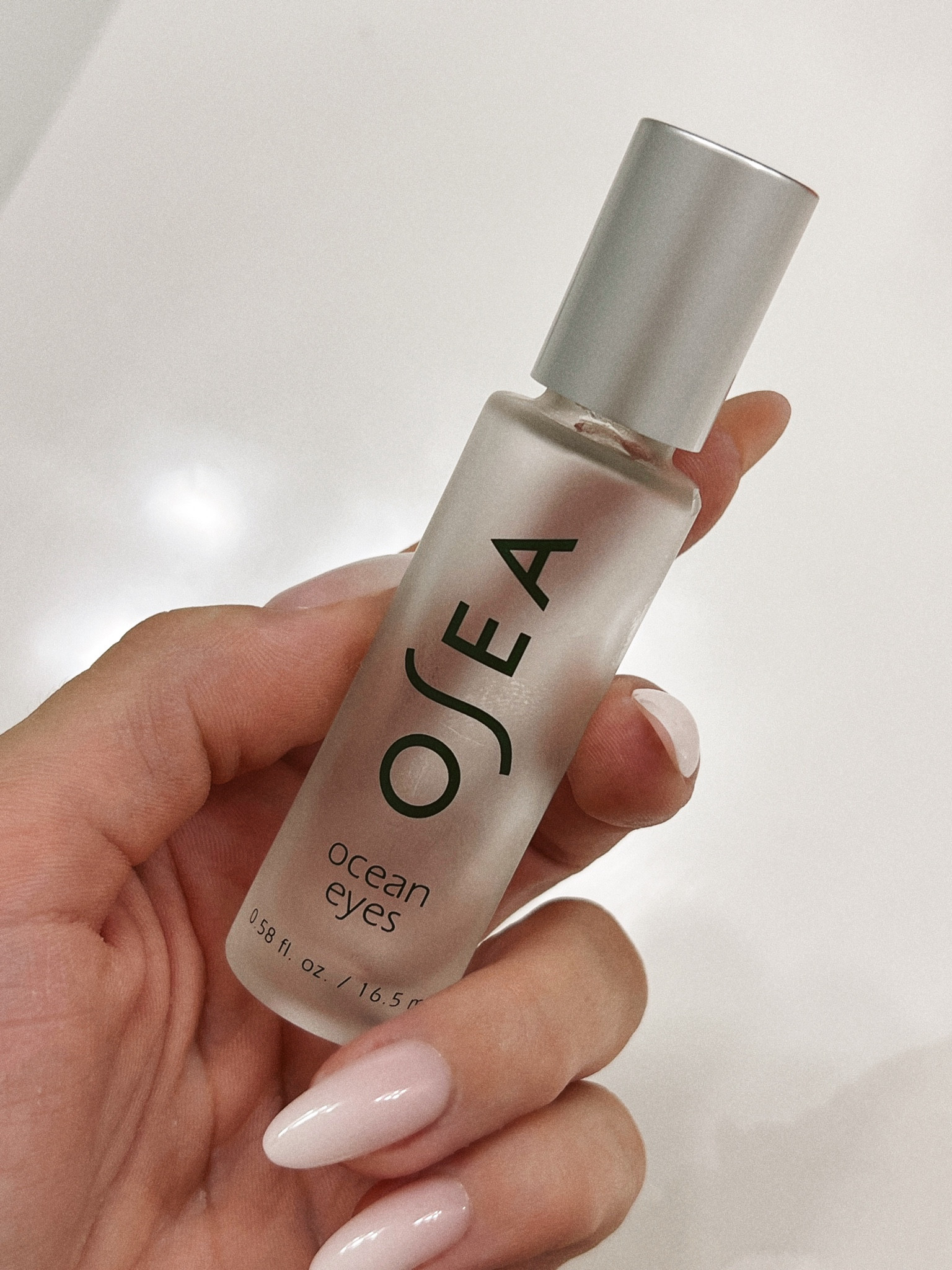 One of my current favorite skincare obsessions ✨ has a rollerball applicator which makes it quick & easy to apply, while de-puffing and cooling the eye area with caffeine and hyaluronic acid 🌊☕✨.



10% off your first O’Sea order with SASSYKASSY10

#oseamalibu #oseamalibupartner

#LTKStyleTip #LTKBeauty #LTKGiftGuide
