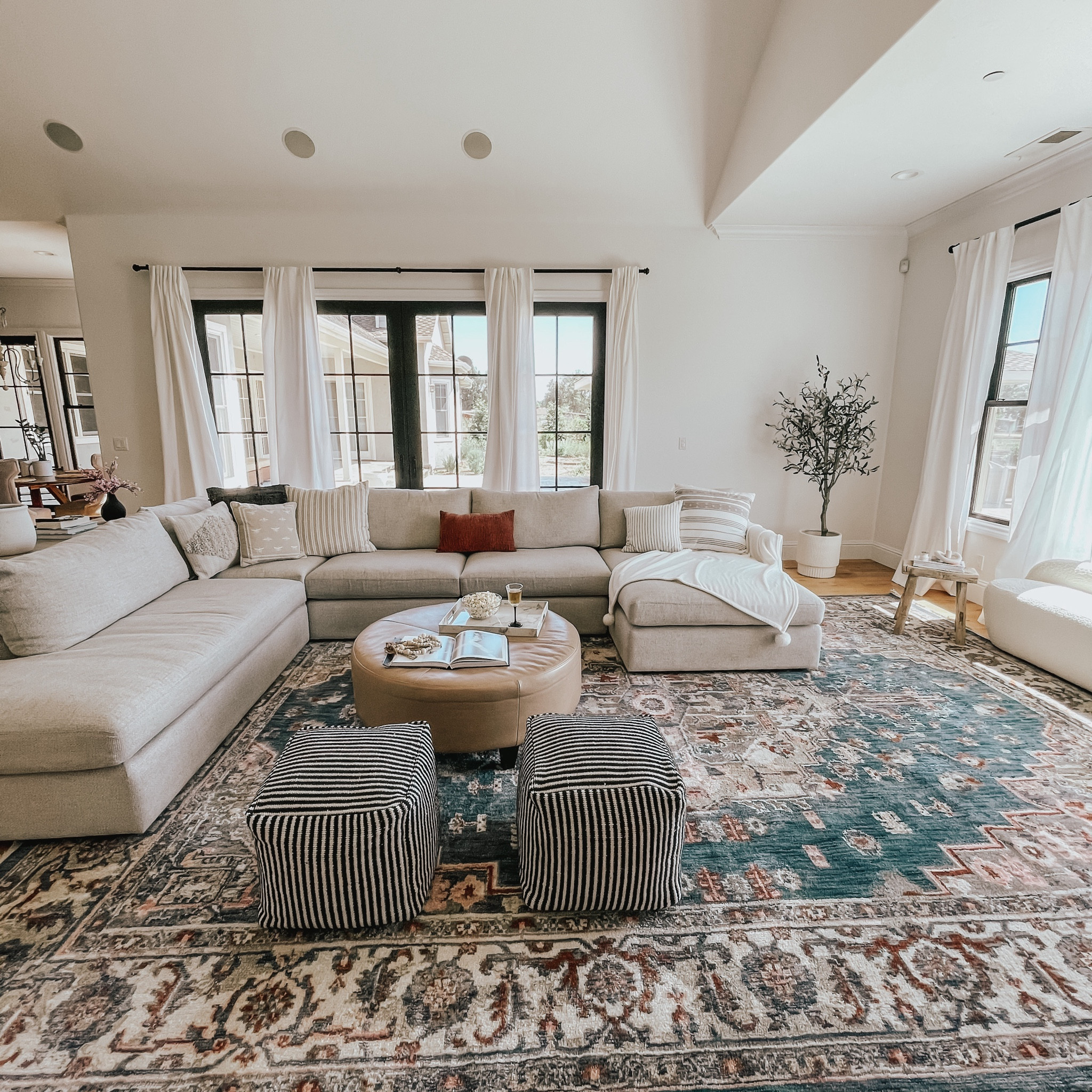 Living room insp 

#LTKhome #LTKSeasonal #LTKSpringSale