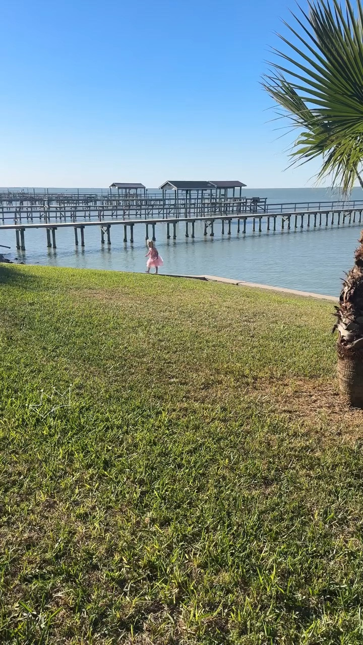 In her Wicked error! 🤣 #GlendaWitch 

#LTKFindsUnder50 #LTKKids #LTKTravel