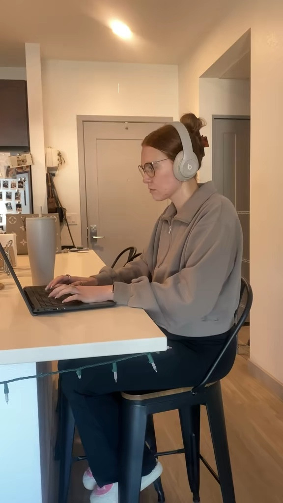 another cozy work from home lunch break routine! 🫶🏻

#LTKSaleAlert #LTKHome #LTKFindsUnder50