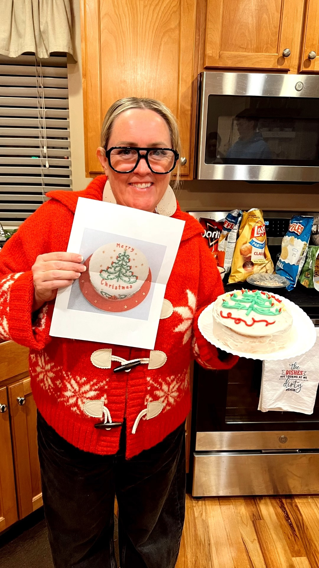 🥳 try this awesome activity for your next family party! our own version of a “nailed it” cake decorating-could do cookies, too! linked some basic decorating supplies here! 
. #familyfun #partyactivity #familyactivity #cakedecorating #cookiedecorating #familyparty #christmasidea #valentinesidea #birthdaypartyidea