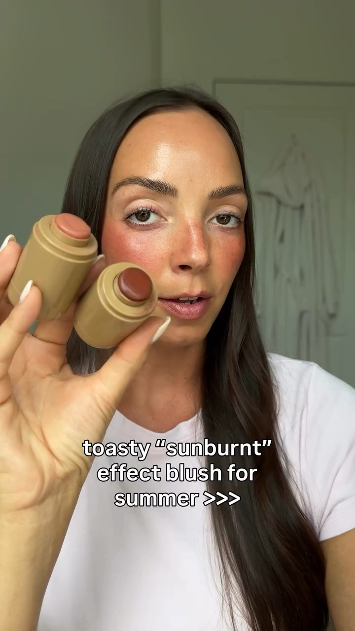 toasty sunburnt blush all summer long 🤎 comparing the new Kosas blush in the shade Vital to some of my favorite toasty warm blush shades from rhode! Vital is a warm toasted papaya shade, perfect to throw on as a bronzer/blush hybrid for an effortless lived-in blush focused look for summer 🤌🏼✨ what kosas blush shade do you want me to swatch next? 
comment SHOP for the 🔗 

#kosas #blush #summermakeup