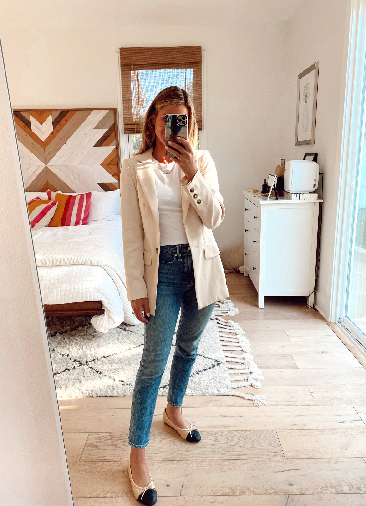 Reformation blazer, Abercrombie tee and Madewell jeans  

#LTKunder100 #LTKstyletip #LTKSeasonal