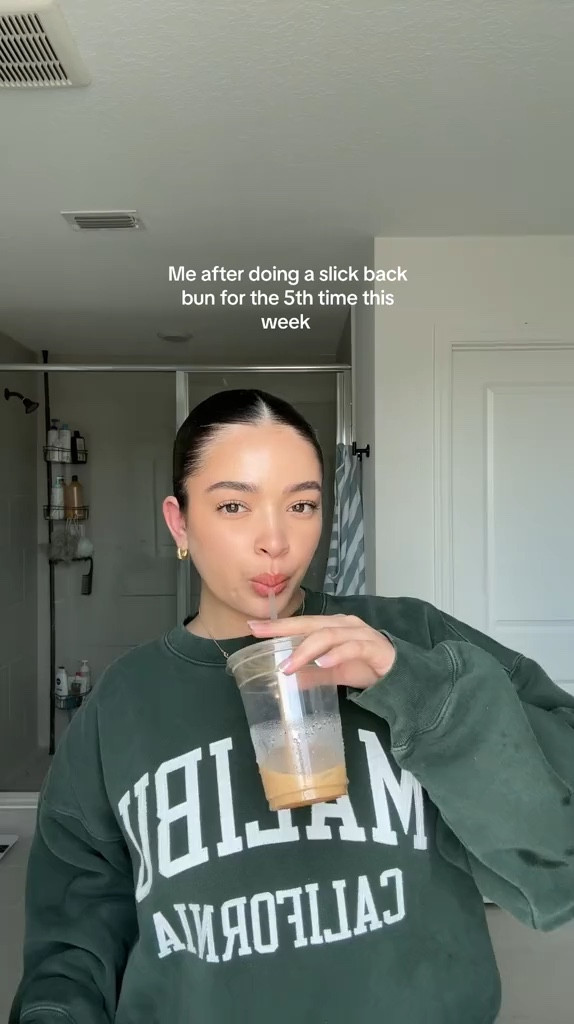 Its just such a staple 🤭
#slickback #slickbackbun #cleangirl #cleangirlaesthetic #hairstyle #relatable #hairstyles #trending #viral