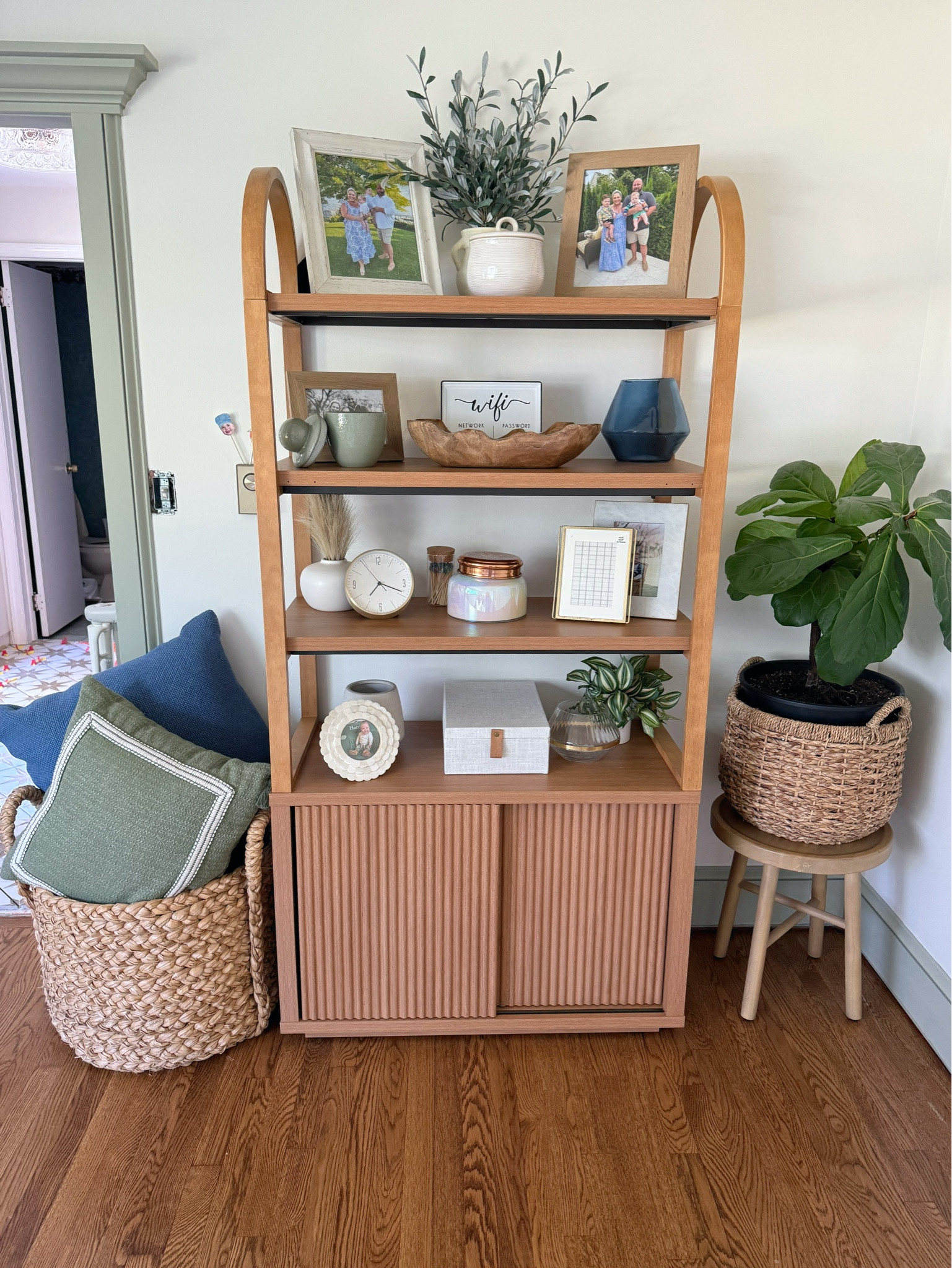 Updated shelf decor✨

#LTKHome #LTKStyleTip