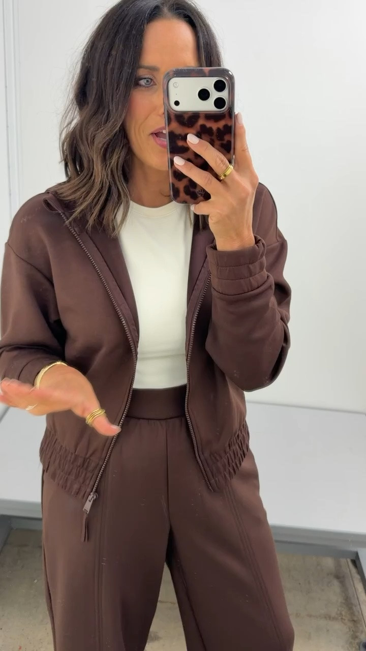 This Walmart set is giving Spanx without the Spanx price tag 👏🏻🤎 The brown color is SO good for fall, and the matching set makes it look instantly put together while still being comfy!

#WalmartFinds #WalmartFashion #WalmartStyle #SpanxLookForLess #AffordableFashion #FallFashion #FallStyle #LTKCreator #LTKStyle #WalmartHaul