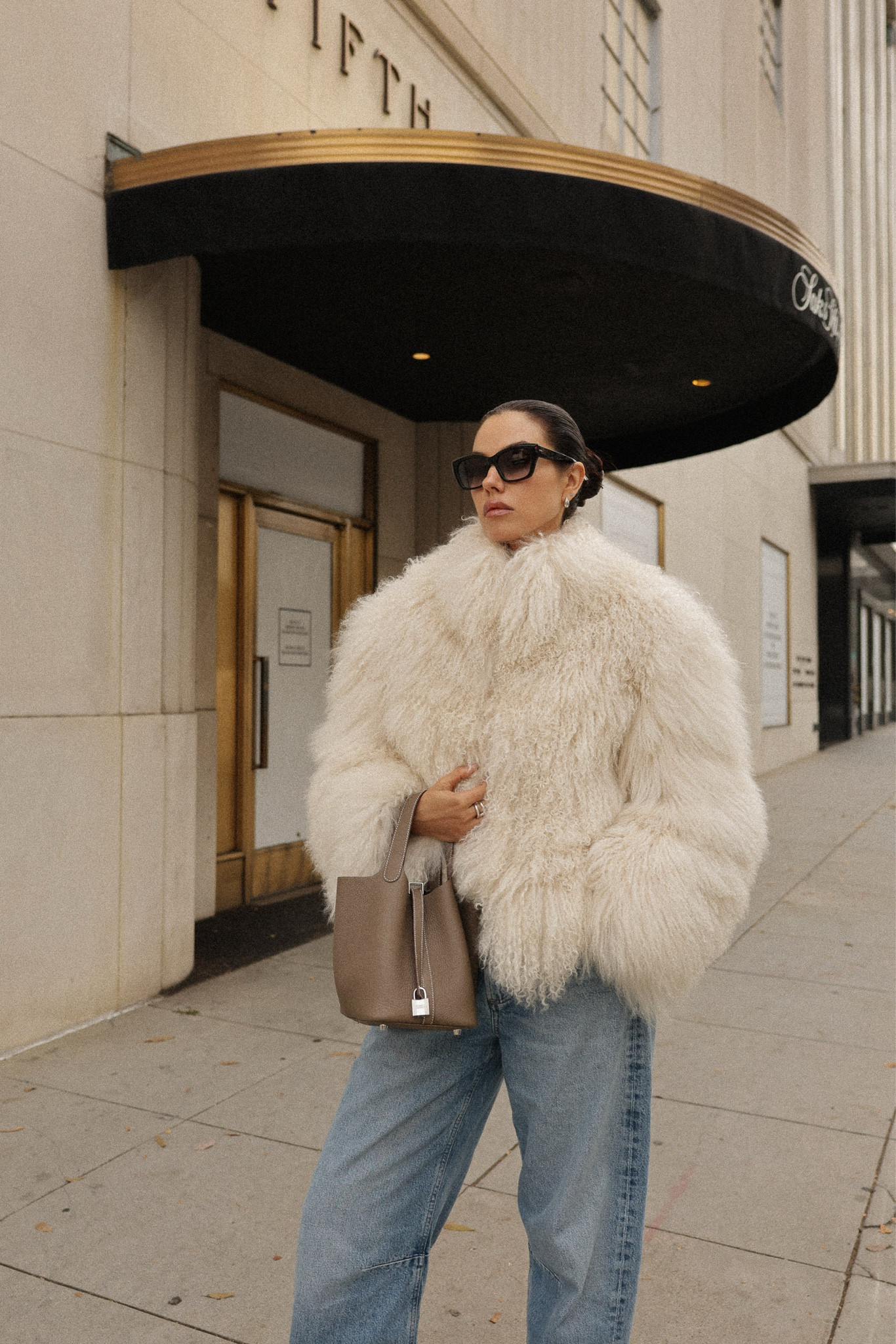 A moment for this coat 🤍