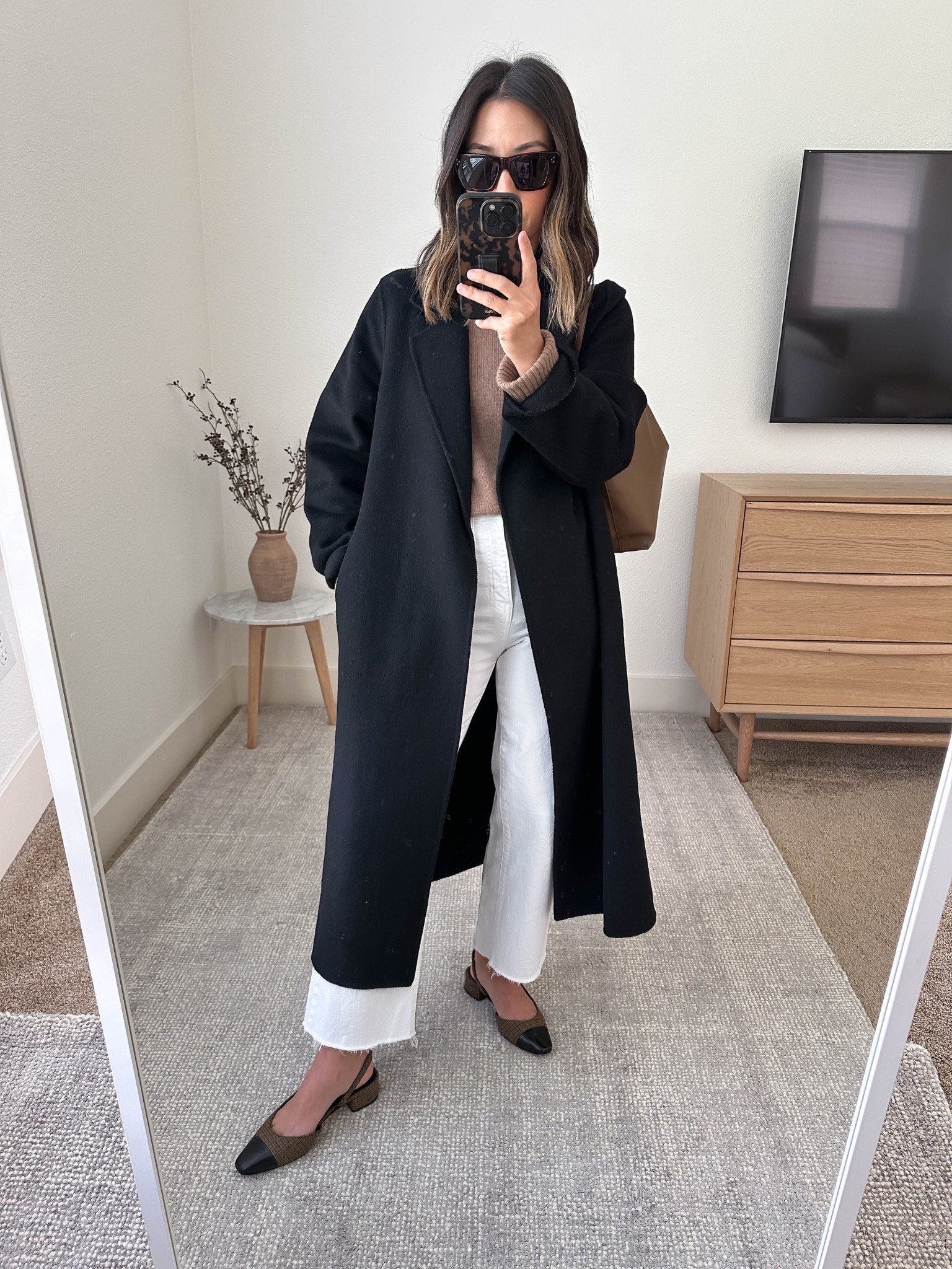 Mango coat on petites. This coat is the xxs and fits really well. 

Mango coat xxs
Everlane sweater xs
J.Crew jeans petite 24
Veronica Beard slingbacks 35
Mansur Gavriel bag (old)
Celine sunglasses

#LTKPetite #LTKShoeCrush #LTKItBag