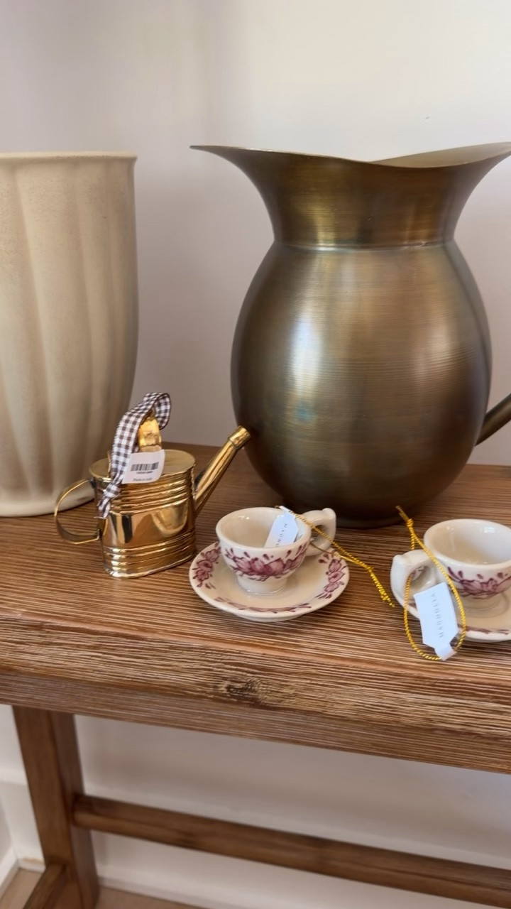 This is what I ordered from @Magnolia. Got the cutest vintage style tea cup ornaments for Layla, a little gold watering can, and a few other items I’ve been wanting! Also have some other things I’m still waiting to arrive.￼￼

#LTKSeasonal #LTKHome #LTKSaleAlert
