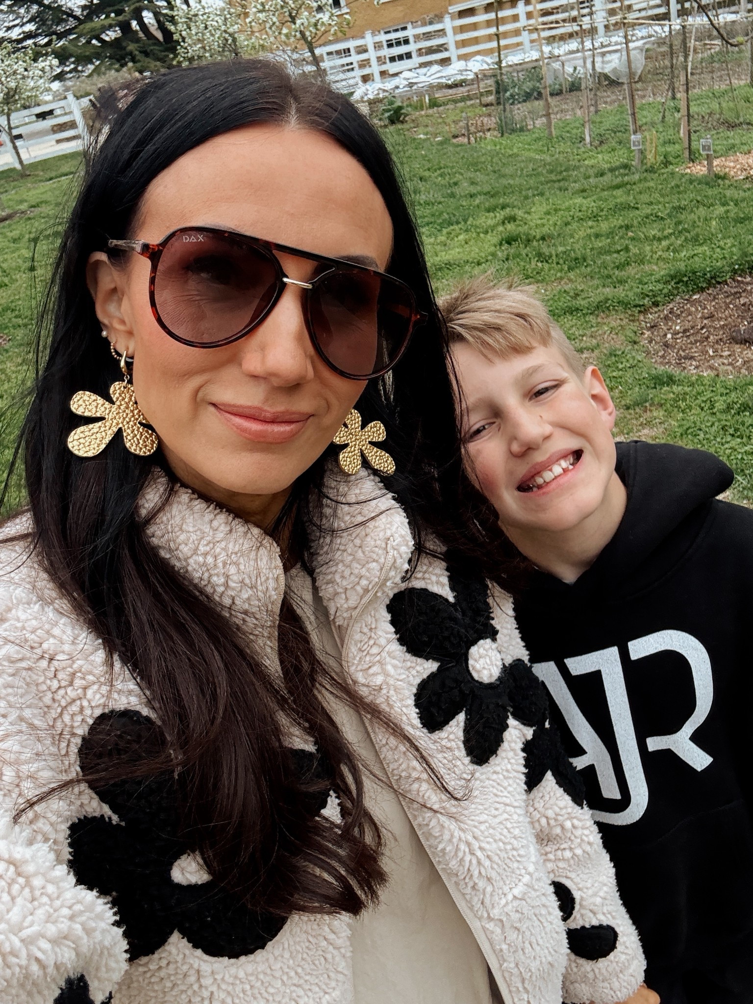 Oversized floral earrings with a bold print jacket 🌸