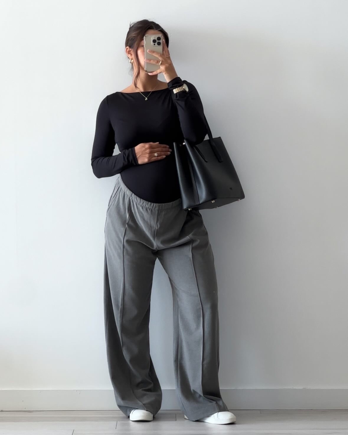 bump friendly workwear ootd —

a stretchy pant hates to see me coming!! I am living in this and my black pair of these @gap stretchy waist slacks. 

details:
top - @hm, s, linked
pants - @gap, m, linked
sneakers - Sam Edleman, 7.5, linked
bag - @frejanyc linnea work tote 

#workwear #bump #maternity #officewear #smartcasual #miamicontentcreator #ftm