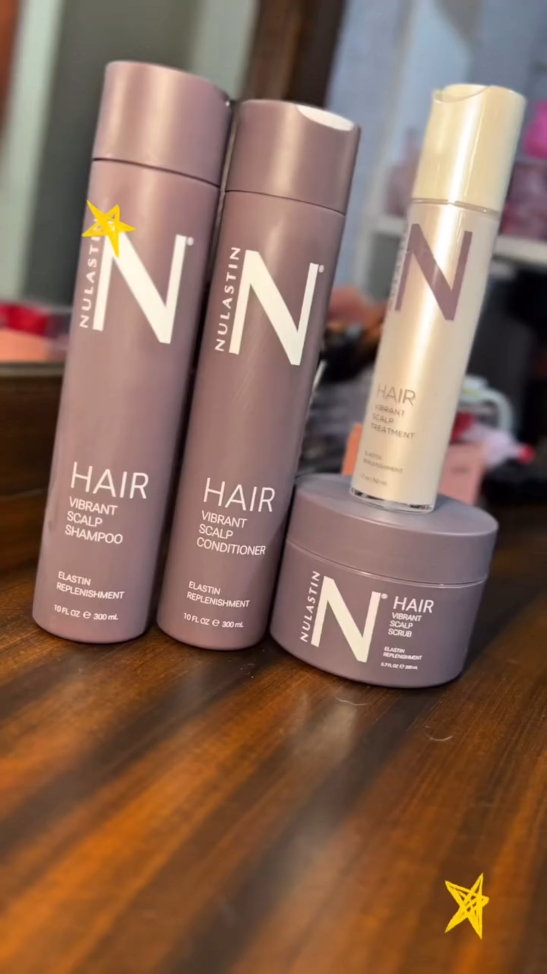 ✨ ¡Tu cuero cabelludo también necesita cariño! ✨
Les muestro cómo uso el Vibrant Scalp System de @nulastin 🧴💆🏽‍♀️
Un sistema de 4 pasos que me tiene el cabello más limpio, fuerte y con vida desde la raíz 💥

✅ Exfolio el cuero cabelludo
✅ Limpio con su champú
✅ Acondiciono y suavizo
✅ Aplico su suero diario (¡no se enjuaga!)

Desde la semana 6 ya se notan los cambios 👀🔥
Si sientes que tu melena está estancada, esto te puede ayudar muchísimo 💁🏽‍♀️✨

#ScalpCare #HairGrowthRoutine #Nulastin #HairCareTips #CabelloSano #RutinaCapilar #HairTok #ScalpHealth #CueroCabelludoSano #EstefanyRecomienda #HairRoutine #HairTransformation #HairCareProducts #HairCareRoutine #HealthyHairJourney #TikTokDominicano #HairTreatment #HairCareCommunity #ProductReview #BeautyTok #HairLover #CabelloFuerte #HairInspo #BeautyRoutine #HairGoals #ScalpDetox