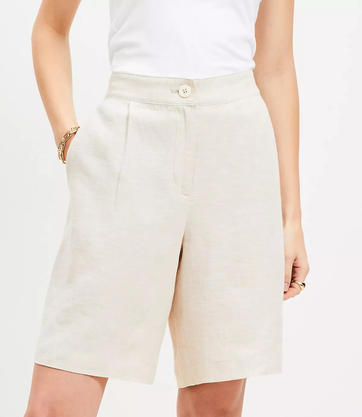 Bermuda Shorts in Linen | LOFT