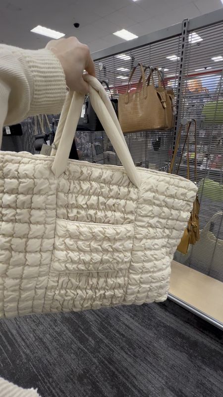 The cutest weekender bag! So spacious! 

#LTKstyletip #LTKMostLoved #LTKtravel