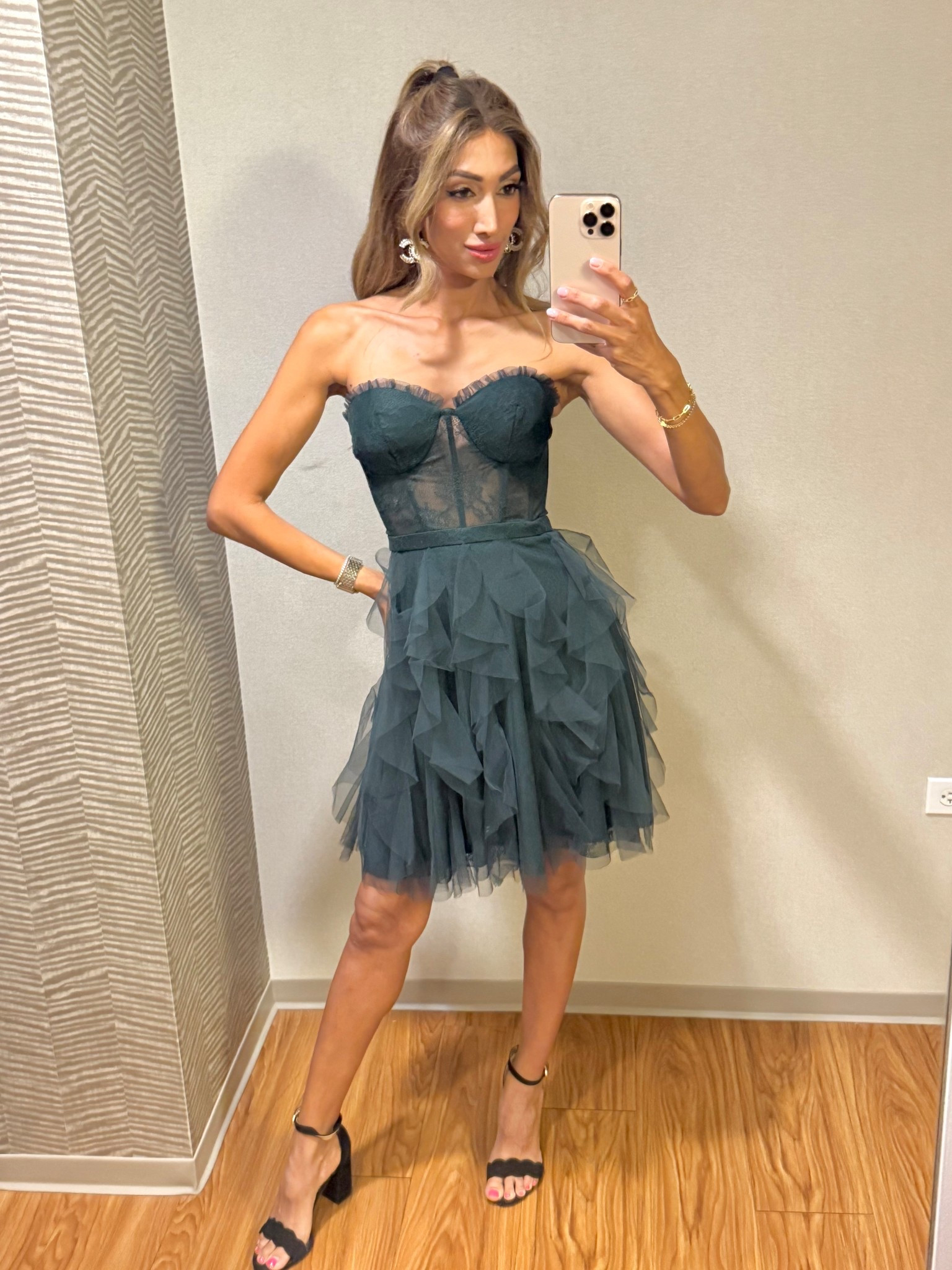 Beautiful holiday dress, cocktail party or wedding guest dress. Fits is beautiful 0/xs 101lbs 

#LTKStyleTip #LTKOver40 #LTKHoliday