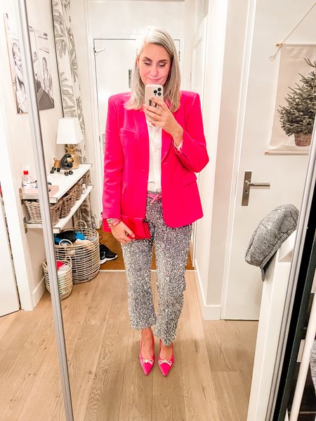 Outfits of the week

Ringing in the new year in a bright fuchsia blazer (Zara xl), a white blouse, silver sequin pants (https://pzz.to/svhDxm) and fuchsia diamanté slingback heels that are available upto size 46!

Happy New Year friends! Thanks for your support 💖#LTKHoliday 

#LTKstyletip #LTKeurope