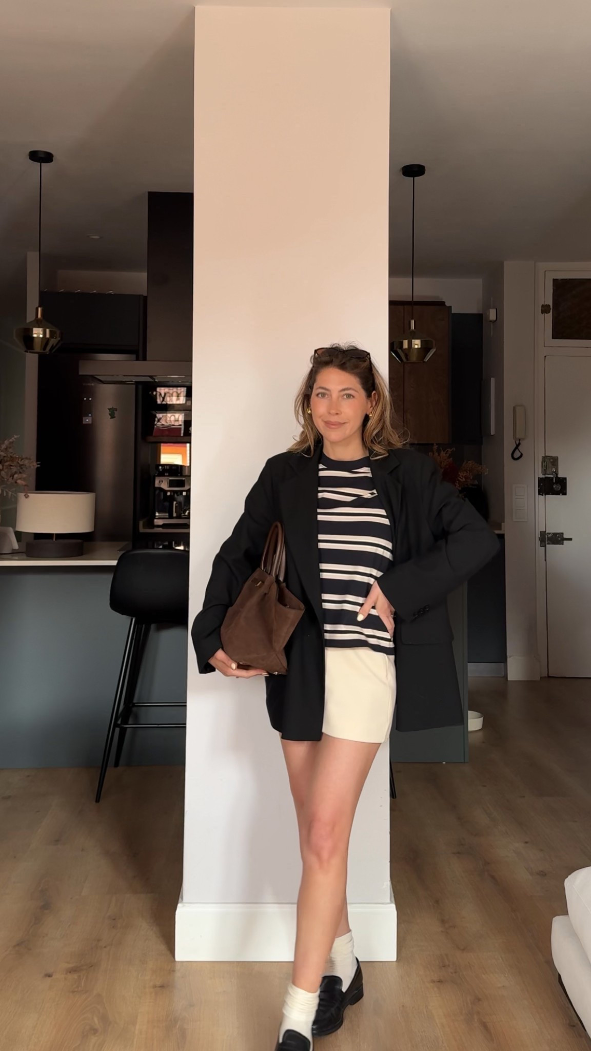 french & preppy vibes🖤💙🤎

Frühlingsoutfit , Streifen, T-Shirt, Minirock, Creme, Lofer, Mokassins, braune Ledertasche, Wildledertasche, 

#LTKworkwear #LTKdeutschland #LTKeurope