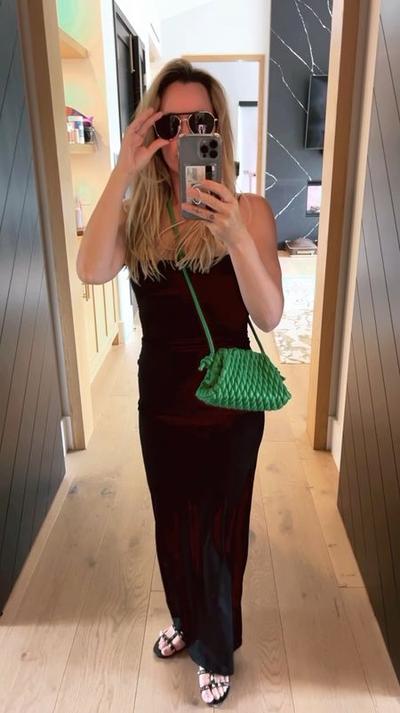 This maxi dress is perfect! And the green bag gives you just the right pop of color. 


#LTKVideo #LTKTravel #LTKStyleTip