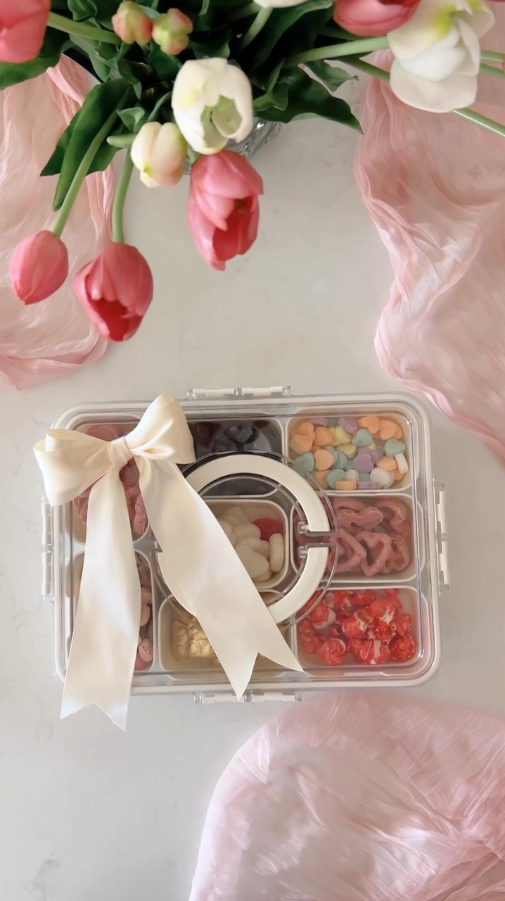 Mira esta idea para un dulce snacks con motivo de san valentin #valentinesday #candybox #sanvalentin 

#LTKFamily #LTKHome #LTKSeasonal